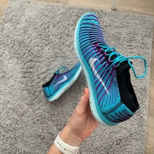 Nike Women’s Free RN Motion Flyknit Running Shoes